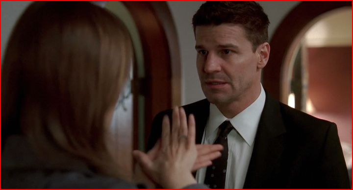does bones ever hook up with booth